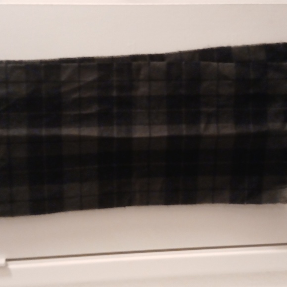 Men's Scarf - Picture 2 of 3
